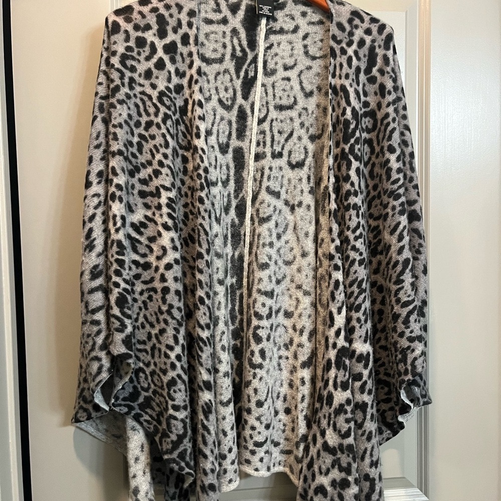 Sofia Cashmere Leopard Print Lightweight Cashmere Wrap